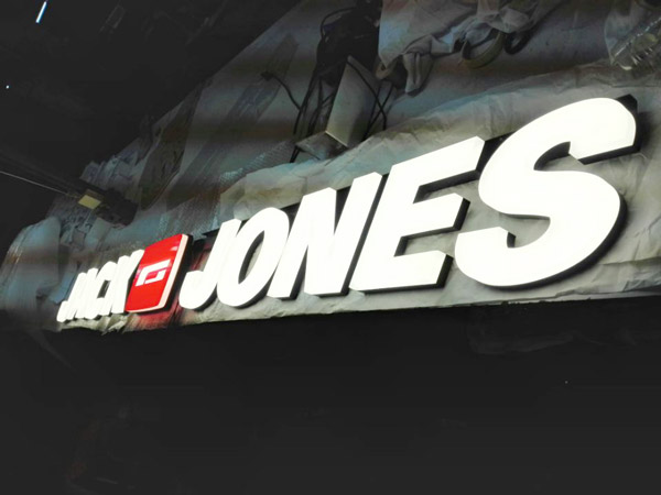 面发光标识设计