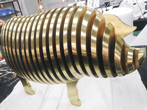 工艺品金猪