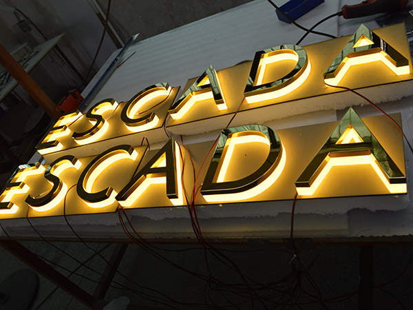 东莞背发光标识设计